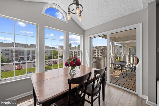 Foto del edificio - 5601 Avonshire Pl