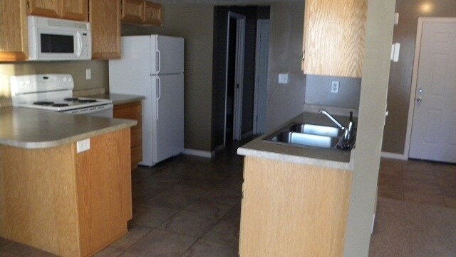 Building Photo - Beautiful Harrisville Townhouse for Rent