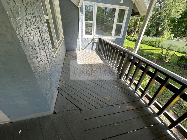 Foto del edificio - 1702 E 72nd St
