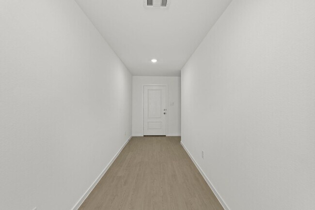 Building Photo - Stunning New Build in Conroe