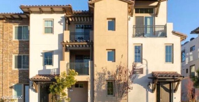 Building Photo - 1 br, 1 bath Townhome - Unavailable