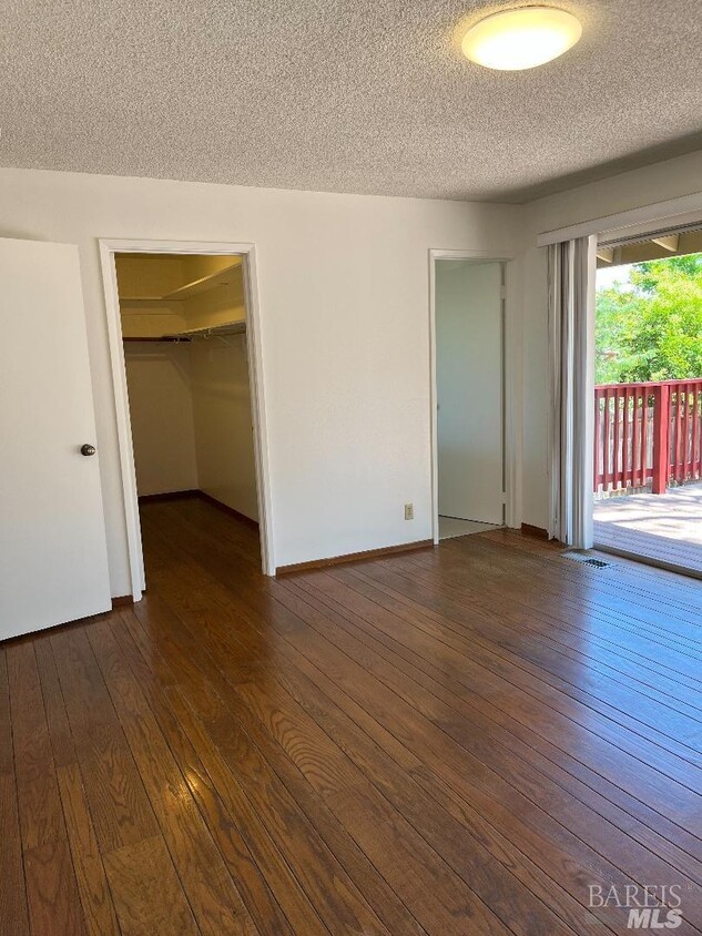 Foto principal - 2455 Vineyard Rd