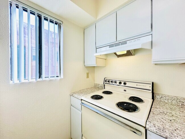 Foto del edificio - Spacious 1 Bedroom in Gated Community, Off...