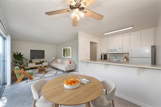 Foto del edificio - The Redwoods Apartments