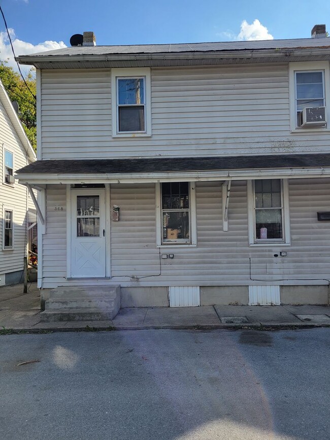 Building Photo - 372-374 Tolbert Ave