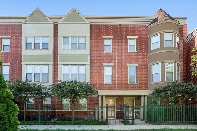 Building Photo - 720 W Eastman St