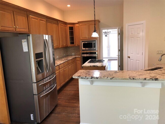Building Photo - 9418 Briarwick Ln