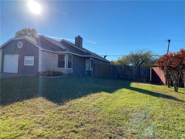 Building Photo - 408 Hideaway Ln