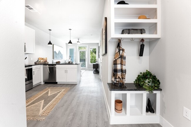 Building Photo - The Bennett