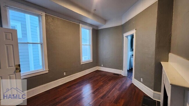 Foto del edificio - 826 E Duffy St