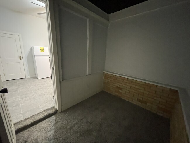 Foto del edificio - 516 W Calvert St
