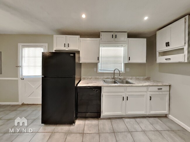 Building Photo - 5409 Pine Valley Dr