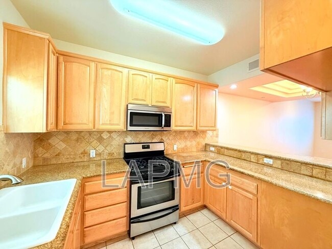 Foto del edificio - 12217 Moorpark St