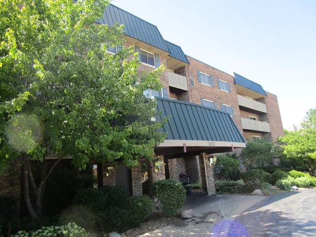 Foto del edificio - 700 Perrie Dr