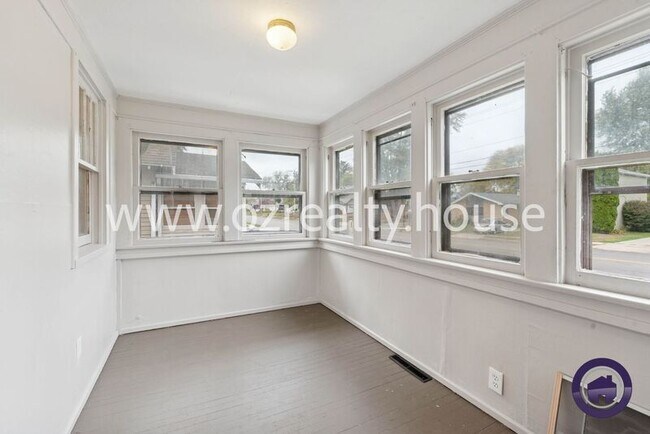 Building Photo - 1749 Berdan Ave