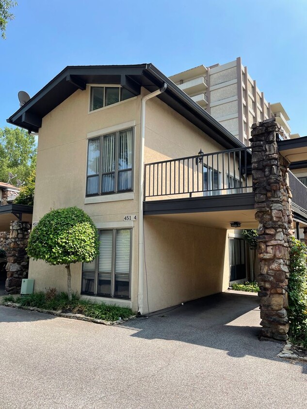 Primary Photo - 2BD/2BA Condo located in Perkins Gardens