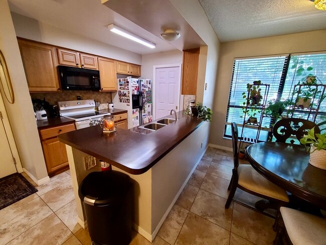 Building Photo - 611 Casa Park D Ct