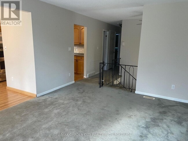 Building Photo - 9 Stonegate Dr