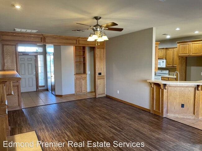 Building Photo - 4 br, 2 bath House - 701 N Ponderosa Way