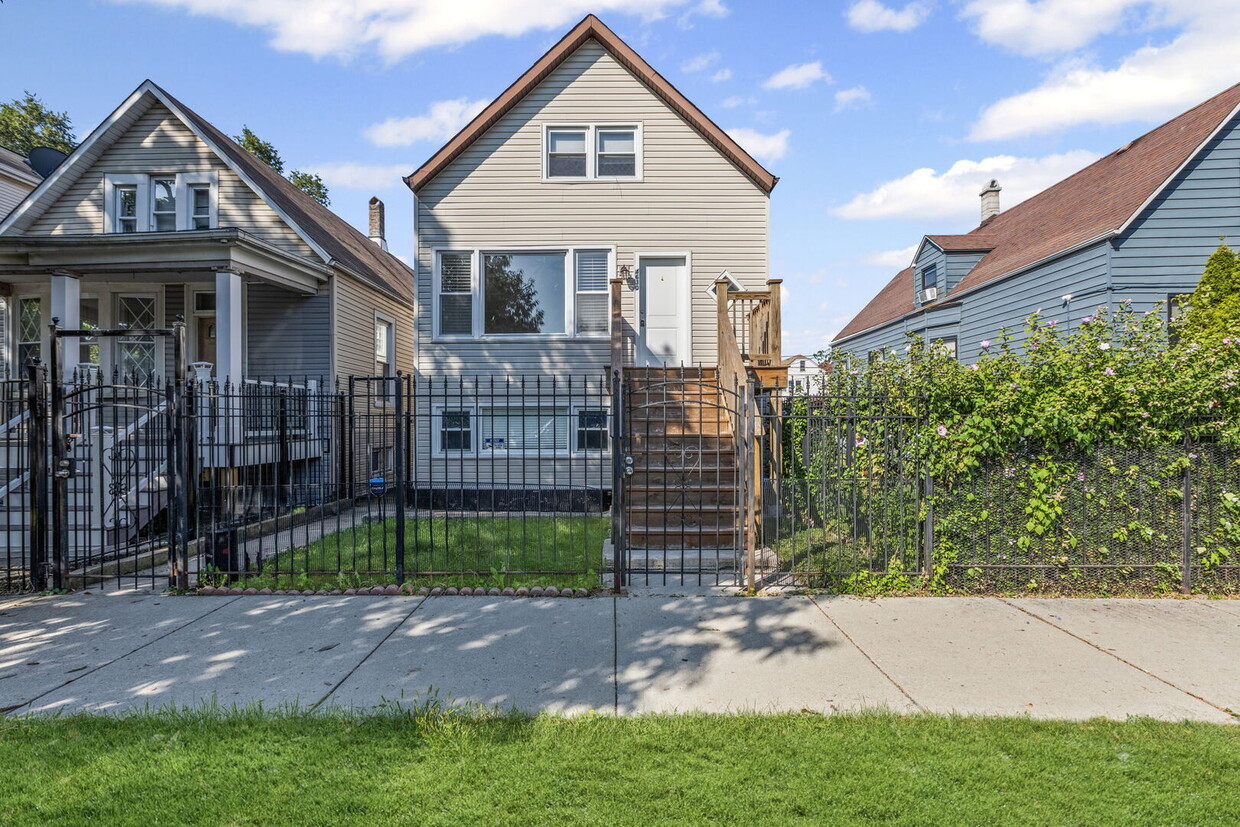 Primary Photo - 4630 S Washtenaw Ave.