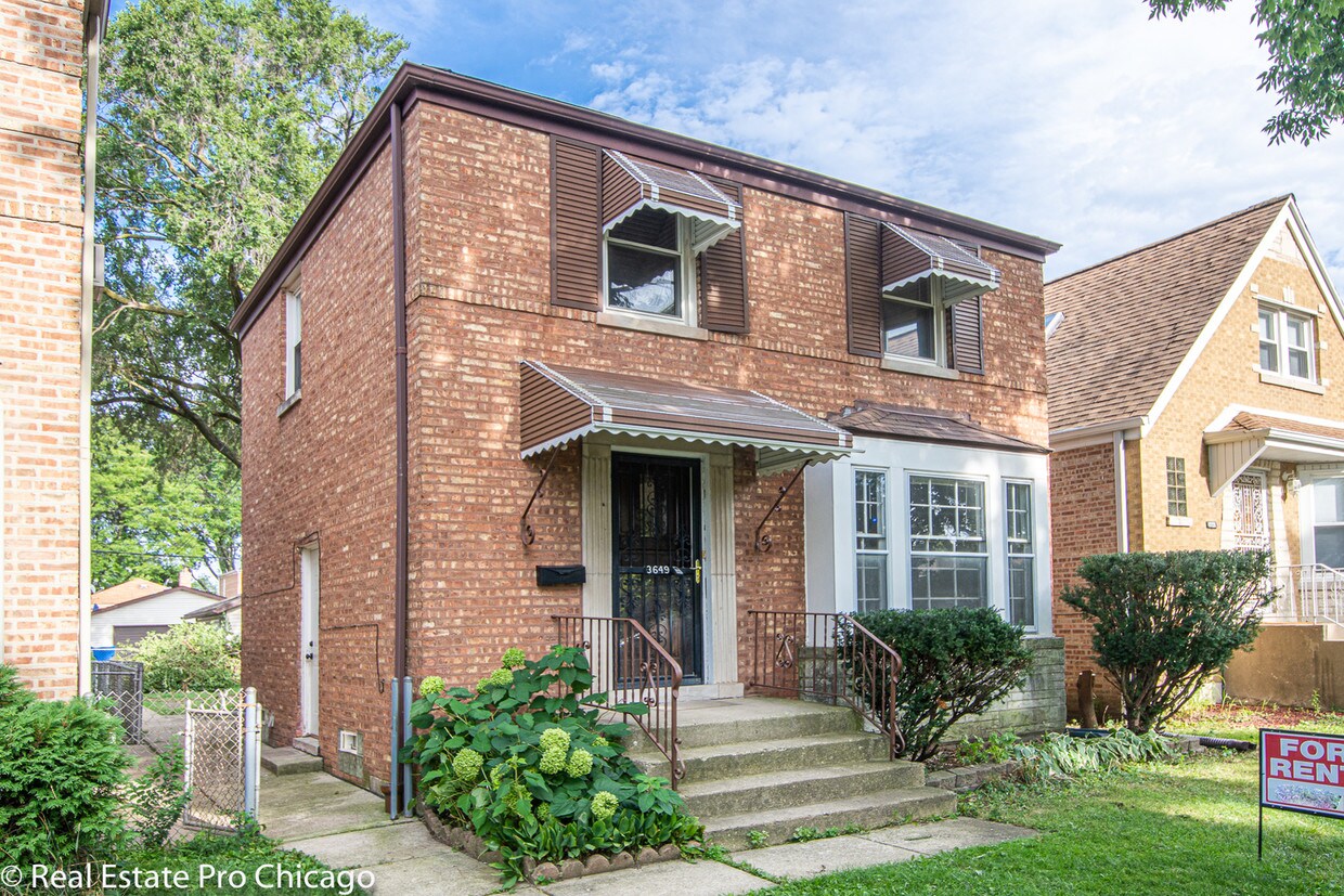 Foto del edificio - 3649 N Plainfield Ave