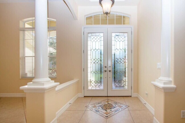 Foto del edificio - Rarely available executive home in The Hammocks is ready to rent on a long-term lease.