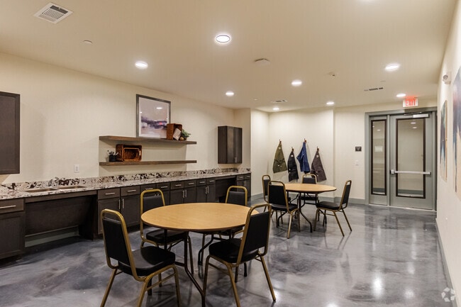 Arts & Crafts Room - Gala at Premier