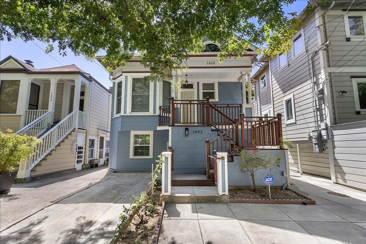 Foto principal - 1443 Stanton St