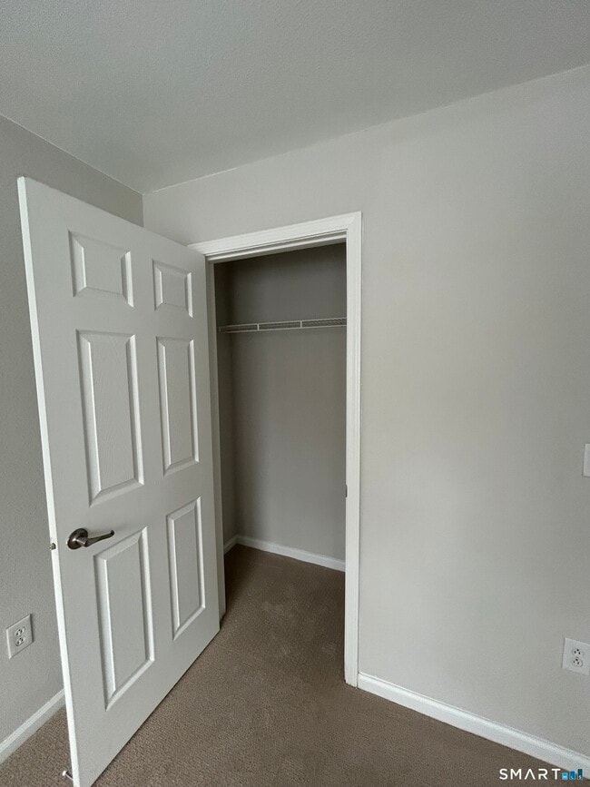 Foto del edificio - 138 Hollow Tree Ridge Rd