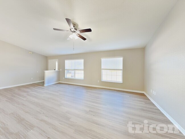 Foto del edificio - 1488 Nabatoff St