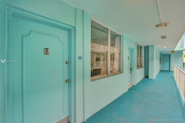 Building Photo - 701 Collins Ave