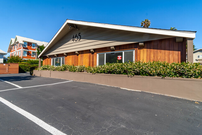 Building Photo - 465 Calderon Ave