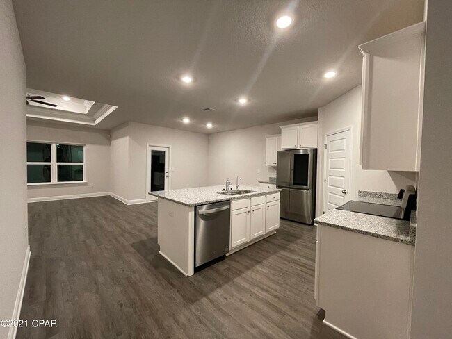 Building Photo - 528 Cove Villa St
