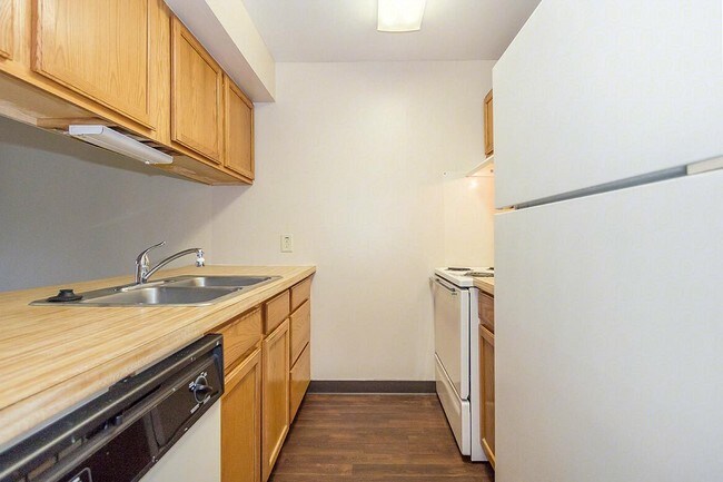 Woodhollow Apartments Rentals - Maryland Heights, MO | Apartments.com