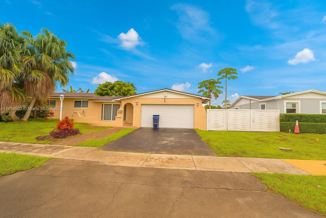 Foto principal - 14420 SW 74th St