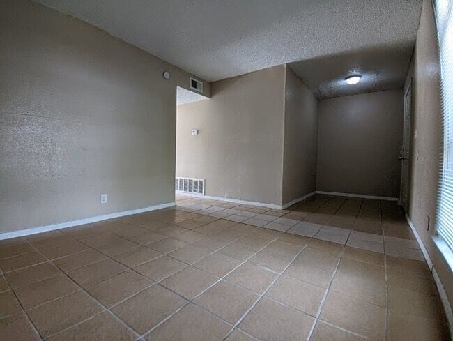 Building Photo - 7724 Glen Meadows Dr