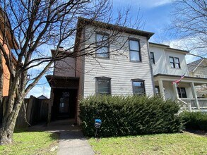 Building Photo - 814 Summit St