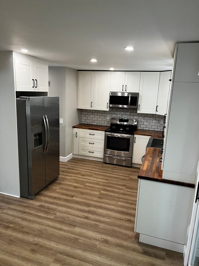 Building Photo - 6433 Forest Glen