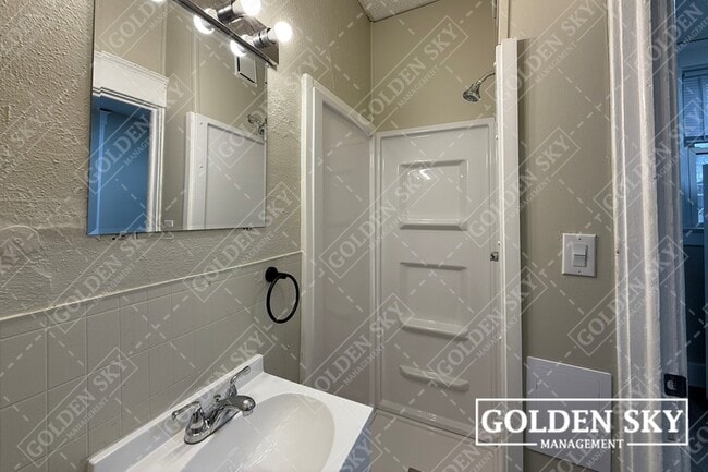 Building Photo - 1224 E Main St