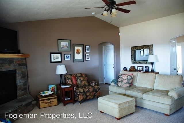 Building Photo - 415 NE Greystone Loop