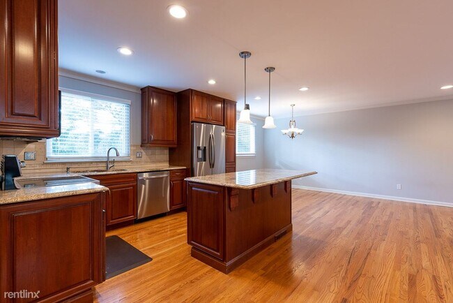 Building Photo - 3 br, 3 bath House - 464 Welch Rd Welch Rd.