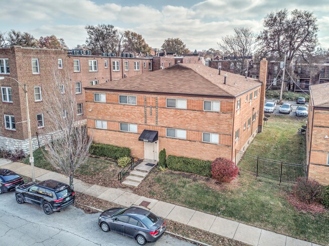 Building Photo - 3850 Park Ave