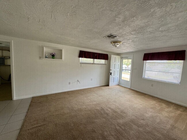 Foto del edificio - Two bedroom one bathroom home
