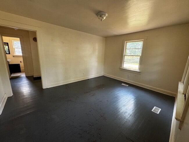 Building Photo - 350 Grice St
