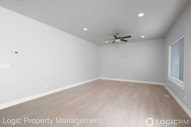 Building Photo - 3 br, 2.5 bath House - 847 East 380 South