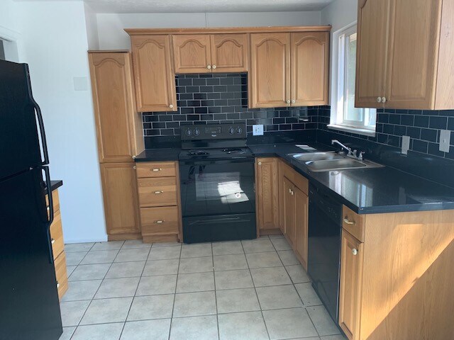 Building Photo - Cutler Road Duplex