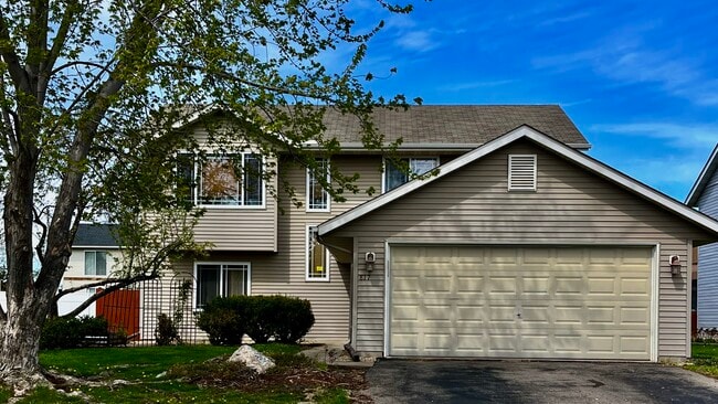Building Photo - 817 Jack Russell Ave