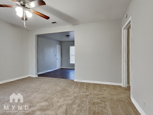 Foto del edificio - 321 Edgefield Dr