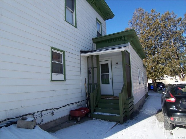 Building Photo - 231 E Railroad St