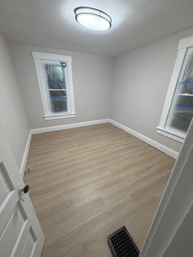 Dormitorio 1 - 551 Wilson Ave